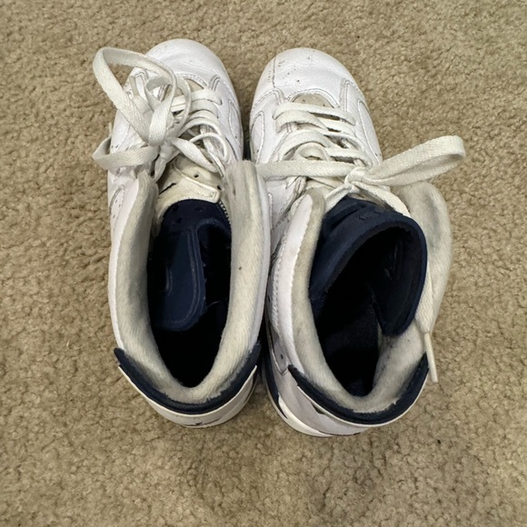 Nike Air Jordan 6 Retro Shoes in White/Midnight Navy - Picture 5 of 10